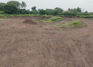 राहुरी तालुक्यातील राहुरी फॅक्टरी इंजीनियरिंग कॉलेज परिसरात रात्रीचा खेळ चालू मोठ्या प्रमाणात मुरूम वाहतूक सुरु