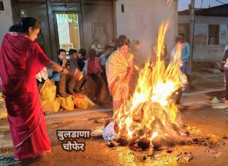 मेरा बुद्रुक गावामध्ये पेटली “एक गाव एक होळी” परंपरा कायम. जिल्ह्यात सर्व ठिकाणी होळी व रंगपंचमीचा सण साजरा.