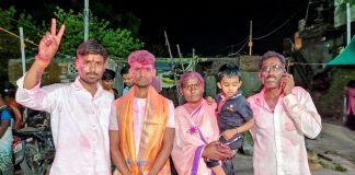 मेरा बुद्रुक चे सुपुत्र विलास अण्णा डोंगरदिवे यांची महाराष्ट्र पोलीस दलात निवड..! वाद्य आणि गुलालात गावातून धुमधडाक्यात मिरवणूक ..